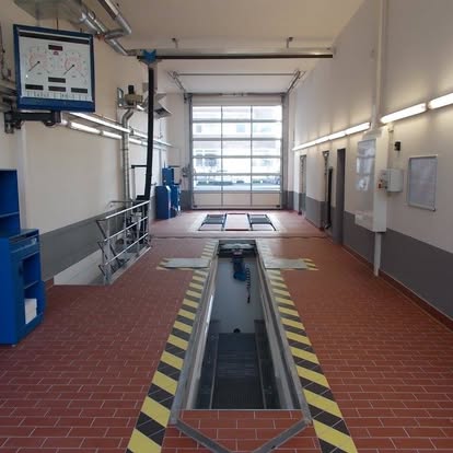 Fliesenarbeiten in einem gewerblichen Bereich